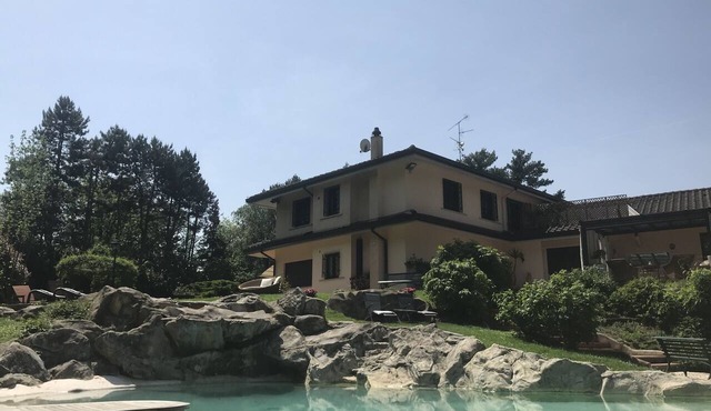Buen Retiro. An partment in a private villa with park, tennis and swimming pool