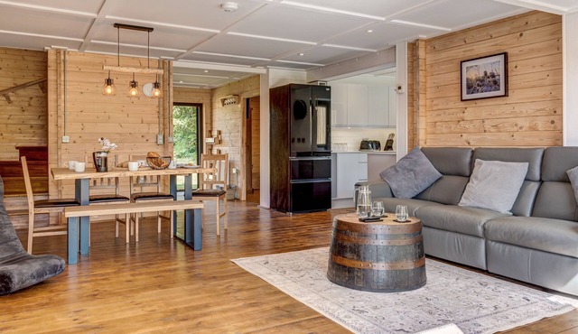 Buttercup Lodge | The Ridgeway Holiday Let | 2 Beds & Sleeps 4
