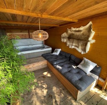 Cabane bien belge avec cinéma et jacuzzi