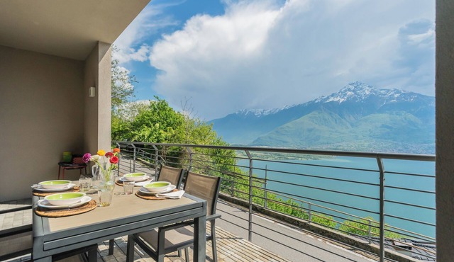 Calle apartment with lakeview