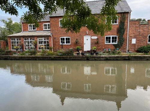 Canalside B and B