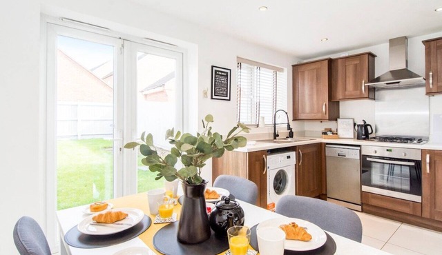 Captivating 3-Bedroom House w/Netflix and Parking
