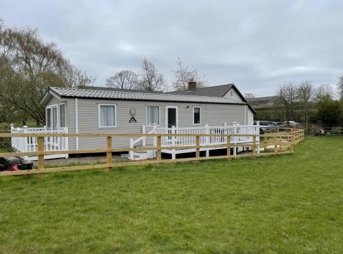 Caravan in Holcot - Sleeps 6 - Maximum 6 people - Maximum 4 adults per booking -Pet Friendly