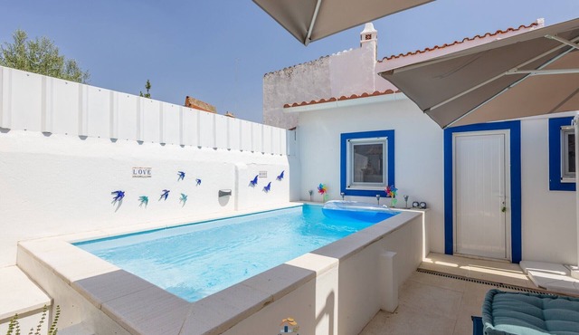 'Casa Da Viajante' with Private Pool, Wi-Fi and Air Conditioning
