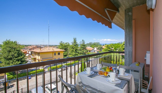 Casa dei Quadri - Lake View Flat with Balcony, Peschiera del Garda, Italy