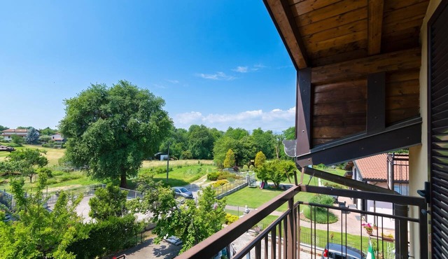 Casa Maddalena Private Beach, 2BR Sleeps 4, Cadrezzate con Osmate, Italy