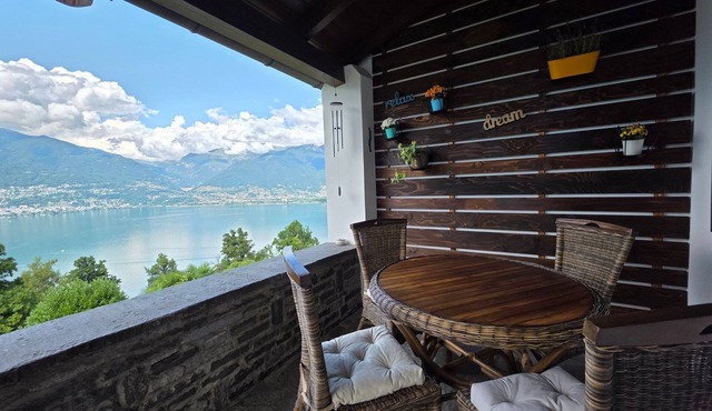 Casa Melitta' Ferien mit schönem Seeblick by Interhome