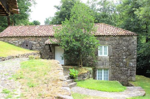 Casa Moinho da Levada - Refúgio à beira do rio Coura