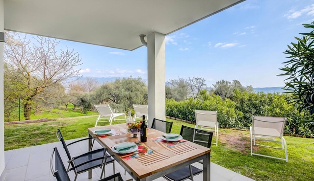 Casa Oleandri Shared Pool & Lake View, Toscolano Maderno, Italy
