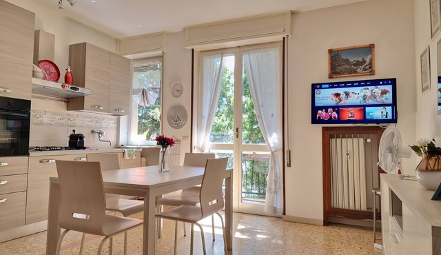 Casa Orso - Romantic Stay by Lake Como - Central - Walk to Beach & Trails
