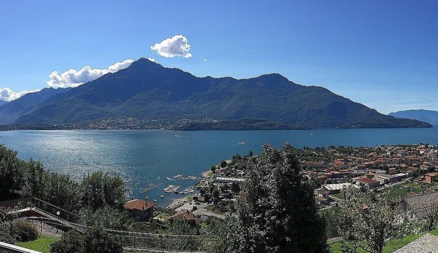Casa Osmanto C: A cozy and welcoming apartment situated at a short distance from the shores of Lake Como, with Free WI-FI.