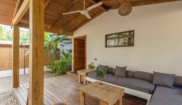Casa Palma - Casa Palma - Two Bedroom House with Private Parking, on main road