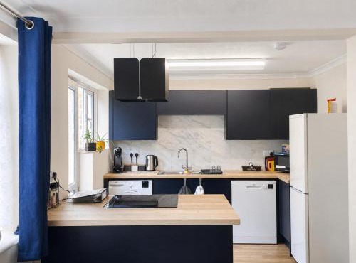 Casa Rossi Home in Bedford 9 mins to M1 With Free Parking