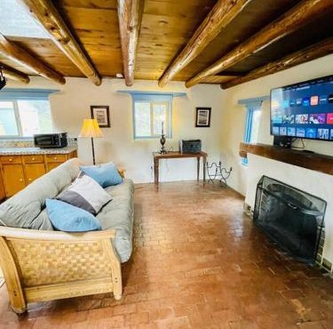 Casita Azul: Cozy Historic Adobe Retreat in Santa Fe