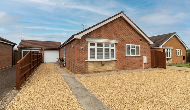 Cedar Drive, Holbeach - 1 to 4 - Self Catering