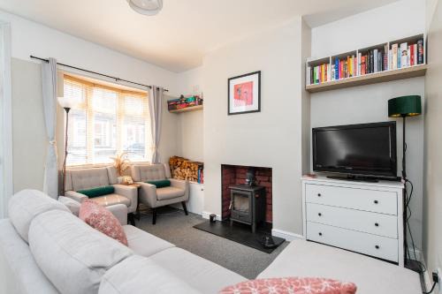 Central 2 BR Cosy House