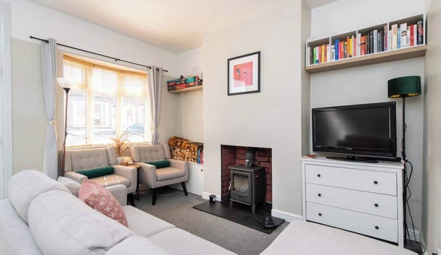 Central 2 BR Cosy House