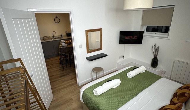 Central St Ives Apartment