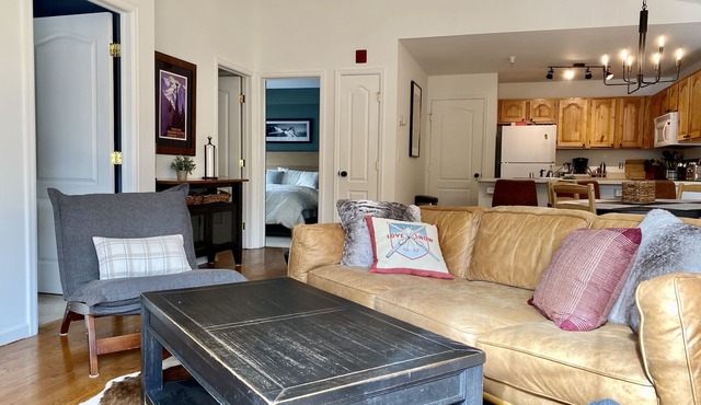 Centrally located Mountain Retreat w/Hot tub