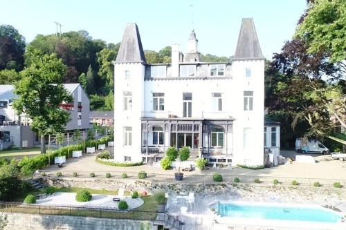 Château en bord d'Ourthe La Terrasse