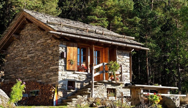 Chalet 'Atmosfera Res Albert' with Mountain Views, Wi-Fi and Garden