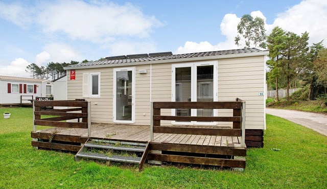 Chalet 'Bungalow T2 I I- 15 Min From Nazaré' with Shared Pool, Private Terrace and Air Conditioning