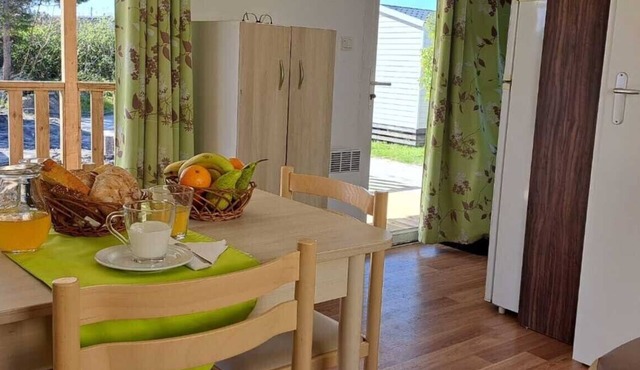 Chalet 'Bungalow T3 V - 15 Min From Nazaré' with Shared Pool, Private Terrace and Air Conditioning