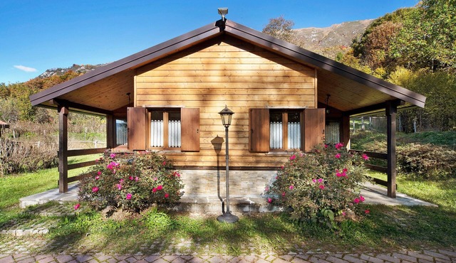 Chalet "Casa Bucaneve" with Mountain View, Wi-Fi & Garden