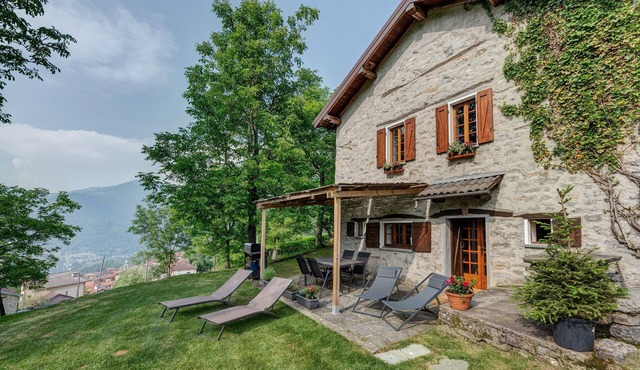 Chalet 'Casa di Nini' with Private Terrace, Garden, and Wi-Fi