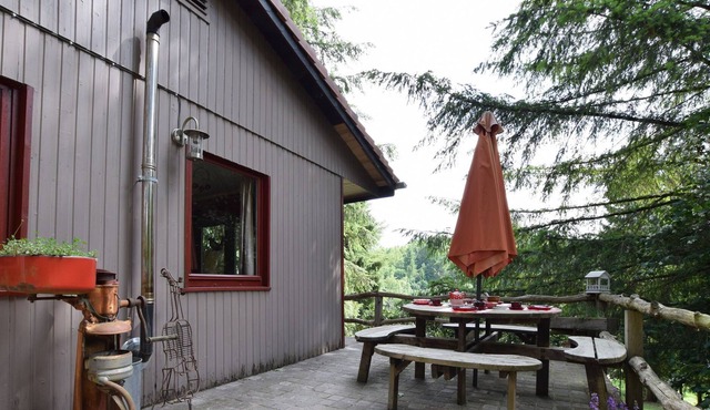 Chalet in a green and peaceful environment.