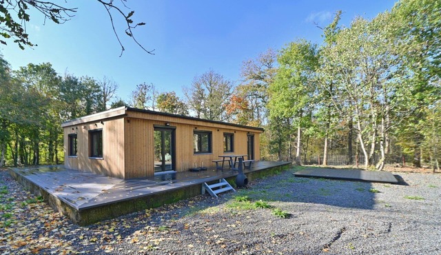 Chalet near Durbuy with Forest & Hot Tub
