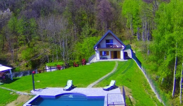 Chalet Stazzona, Casa a Punta, surrounded by greenery 5 minutes from Lake Como.