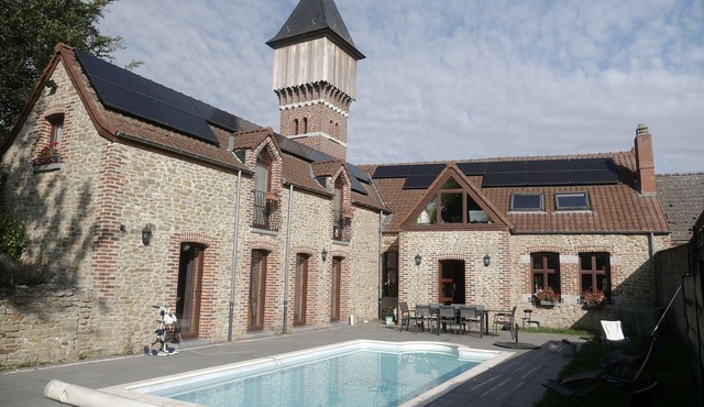 Character house with private heated swimming pool not overlooked and jacuzzi