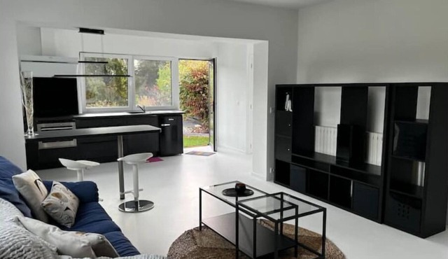 Charmant Logement Contemporain Très Lumineux