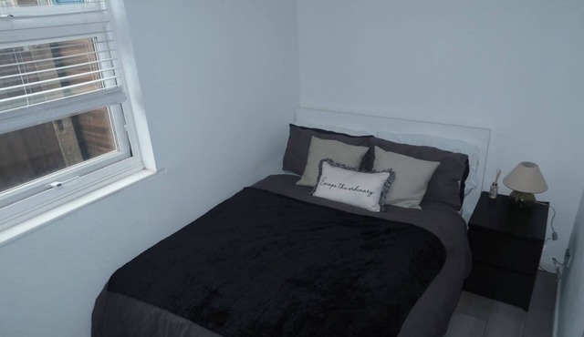 Charming 1-bedroom apartment in wonderful London with WiFi and free parking