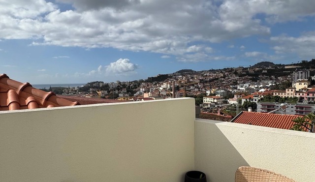 Charming 1-bedroom apartment in quaint Funchal 5 minutes walk to center
