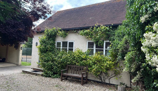 Charming 1-bedroom cottage in Walkern with WiFi access