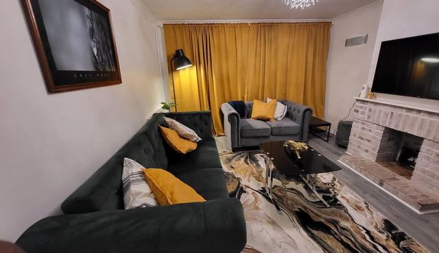 Charming 2-Bed Apartment in Grays