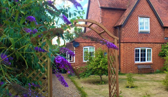 Charming 2-bed cottage in beautiful location