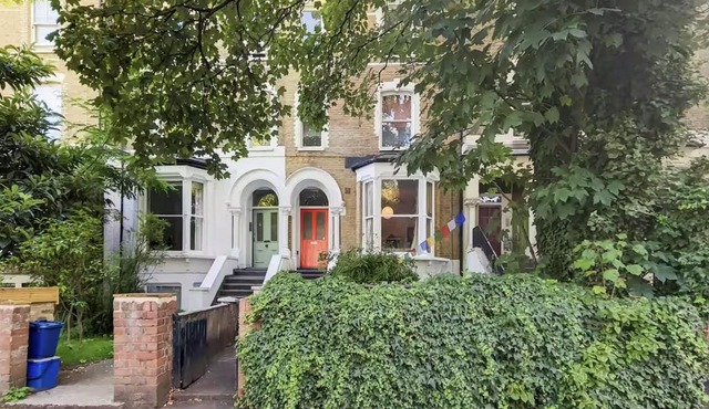 Charming 2-Bed Victorian Flat in Hackney