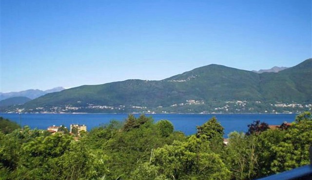 Charming 2-room apartment with balcony & beautiful lake view