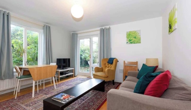Charming 2BD Retreat with Garden and Parking