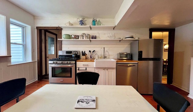 Charming 3-bedroom Ski house in Hancock 2.5 Miles from Jimmy Peak