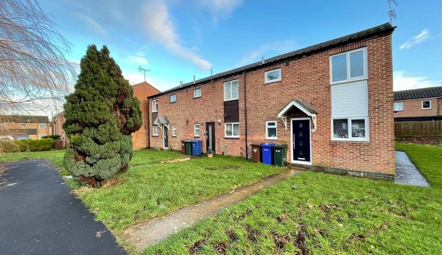 Charming 4-Bed Home, Priv Entrance, Garden, Modern Kitchen, Spacious Living Area