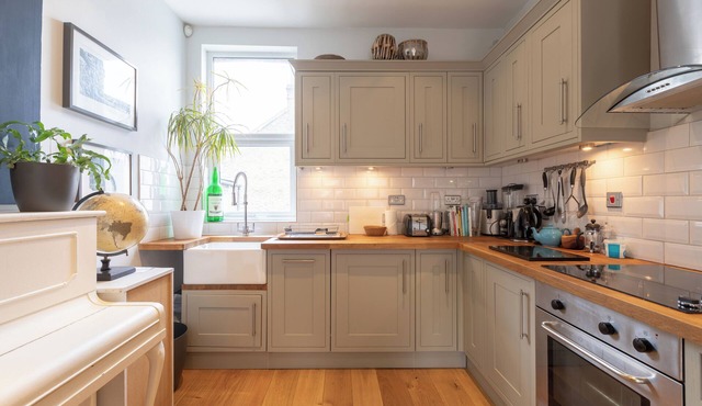 Charming and Spacious 2 Bed Near Kensal Green Tube