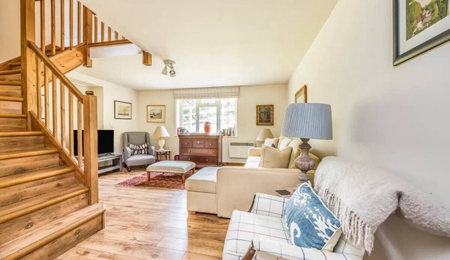 Charming Annexe Lodge with Parking - Pass The Keys