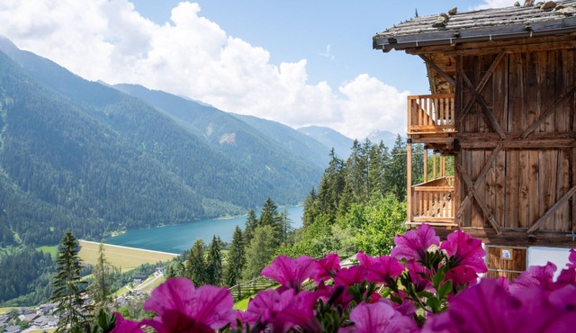 Charming Apartment “Panorama Raffeinhof” with Lake View, Balcony, Terrace & Garden