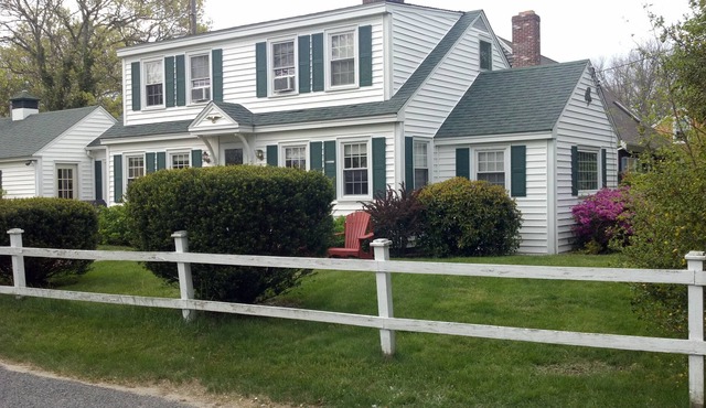 Charming Cape Home Secs to Beach- 5 Brs 4 with Queens Slps10 to 12