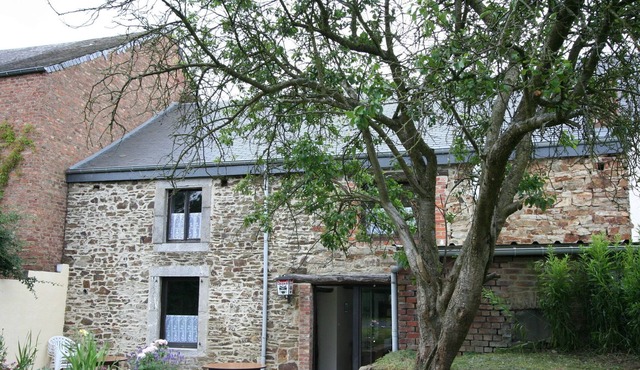 Charming Country Cottage in Winenne with Garden