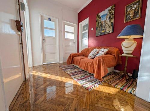 Charming D'Ourique 3-Bedroom Apartment with Private Balcony in Central Campo de Ourique, Lisbon